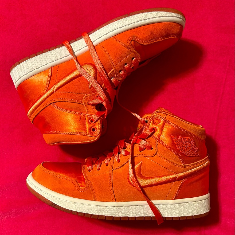 NIKE AIR JORDAN Ladies Size 8.5 (40) Peach Pink-Orange Authentic High-Tops